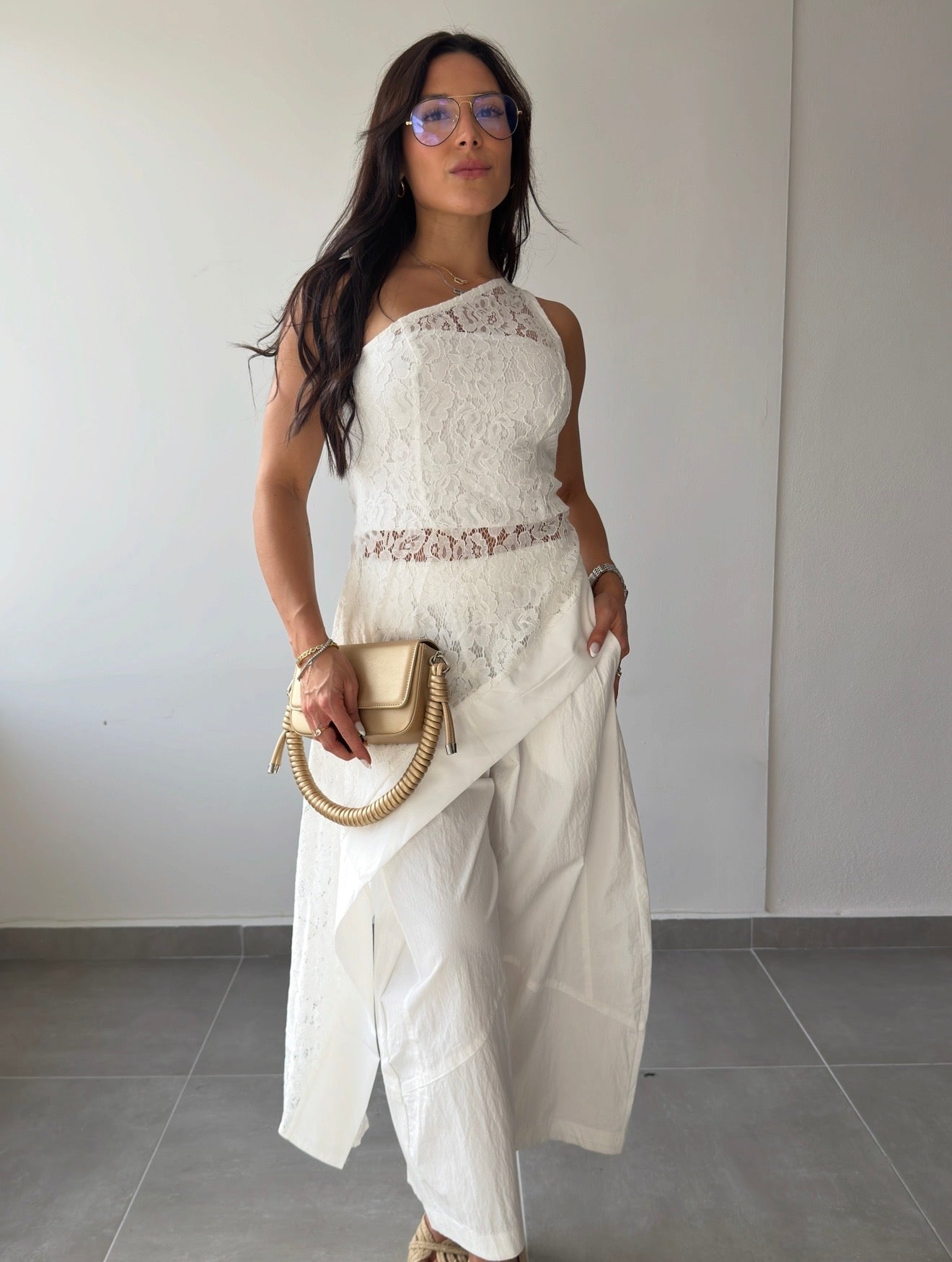 PRE ORDER White Lace Asymmetric Top (semana 25 JUNIO)