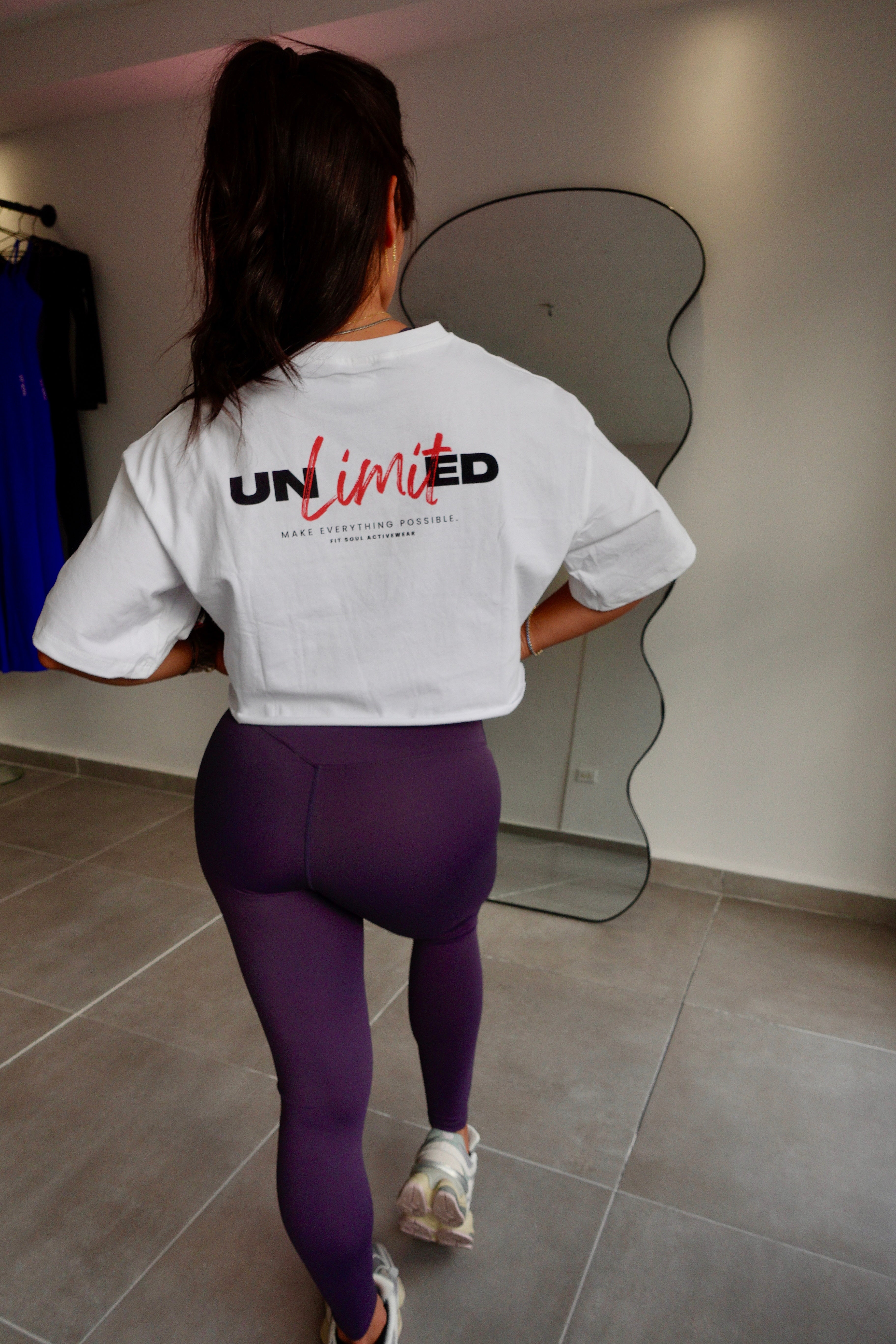 'UNLIMITED' Cropped T Shirt