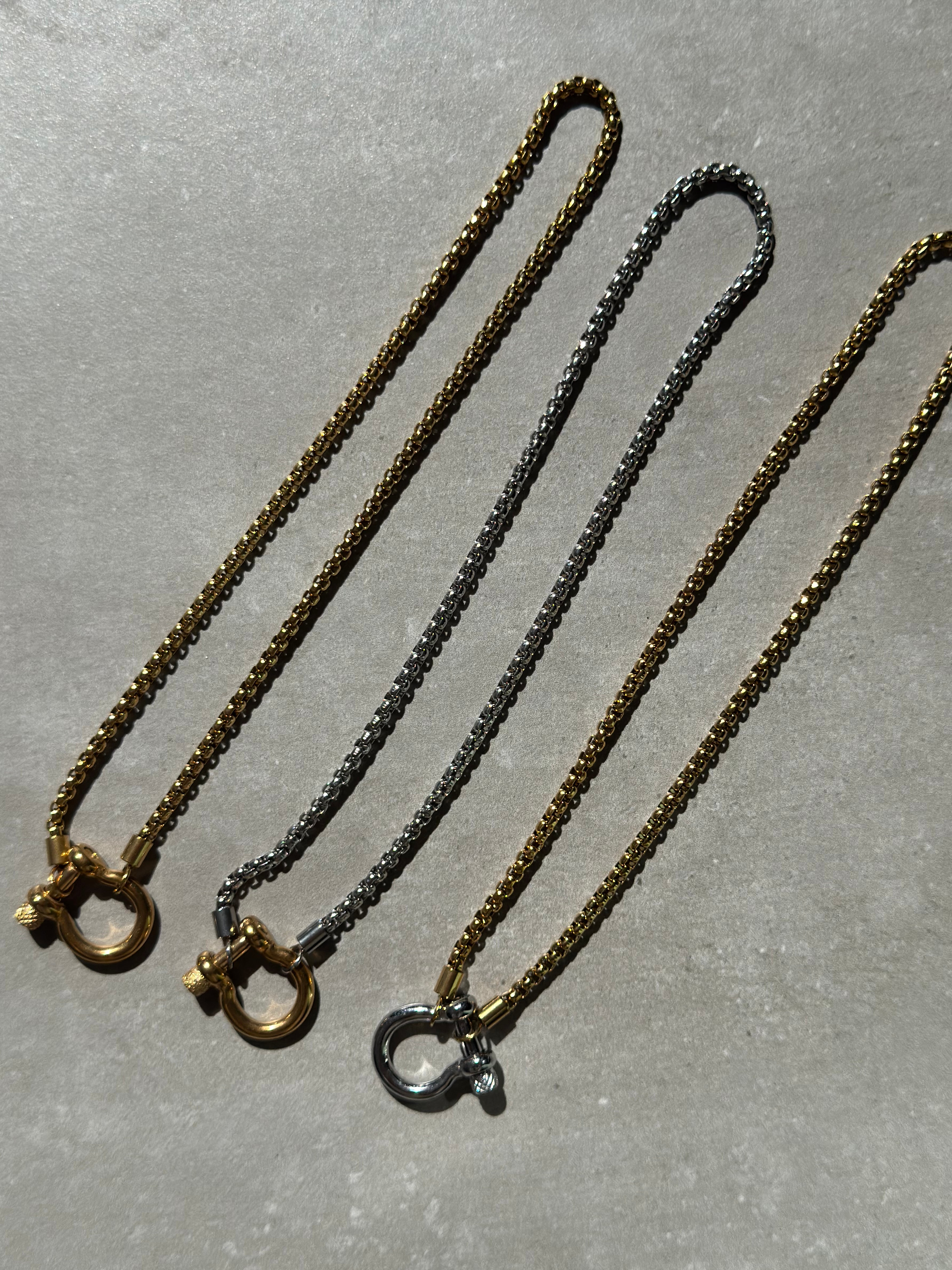 Herradura Necklace (3 Tones)
