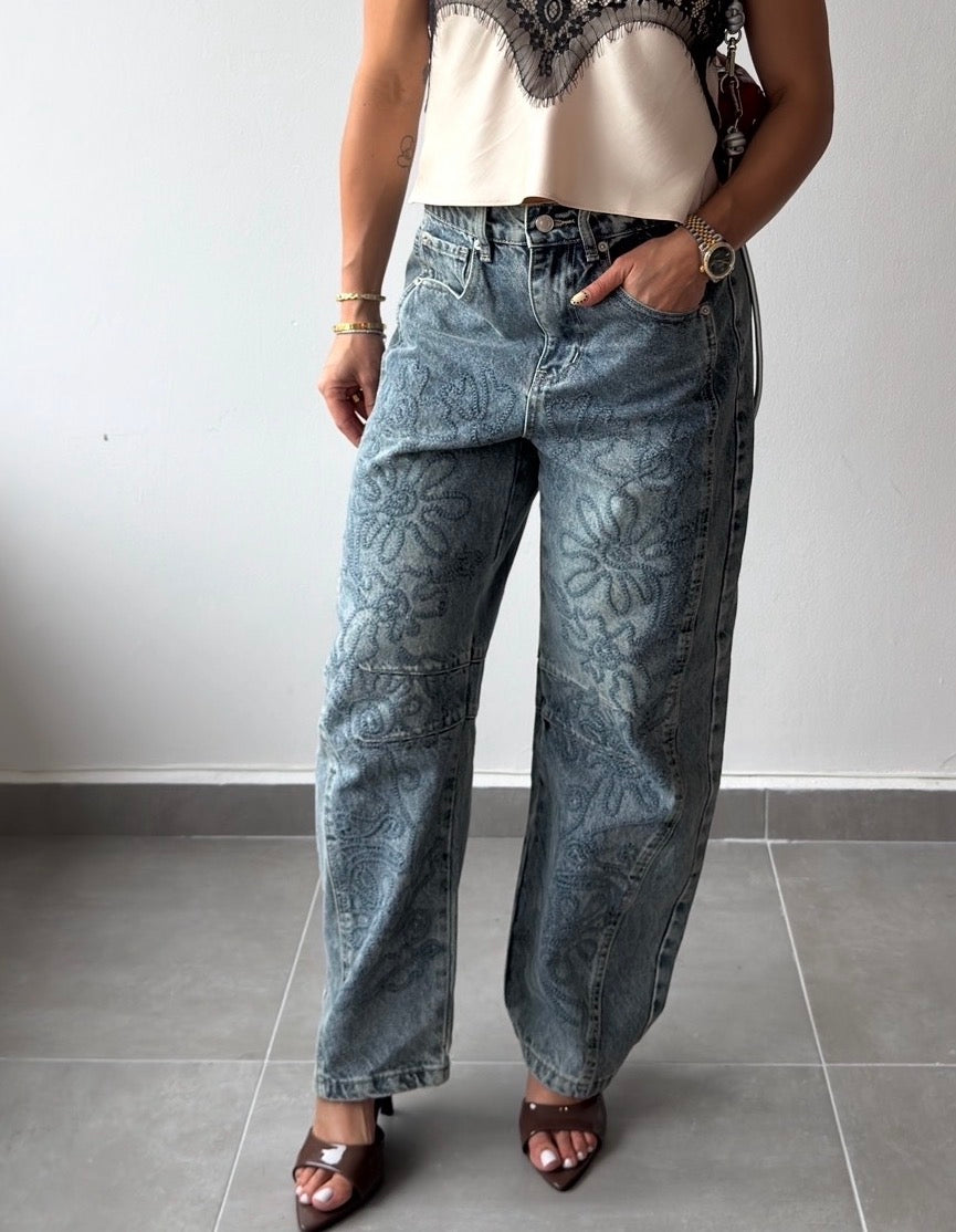 Embroidered Barrel Jeans