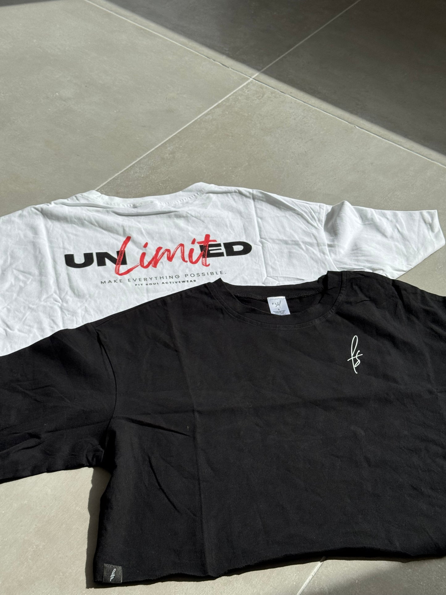 'UNLIMITED' Cropped T Shirt